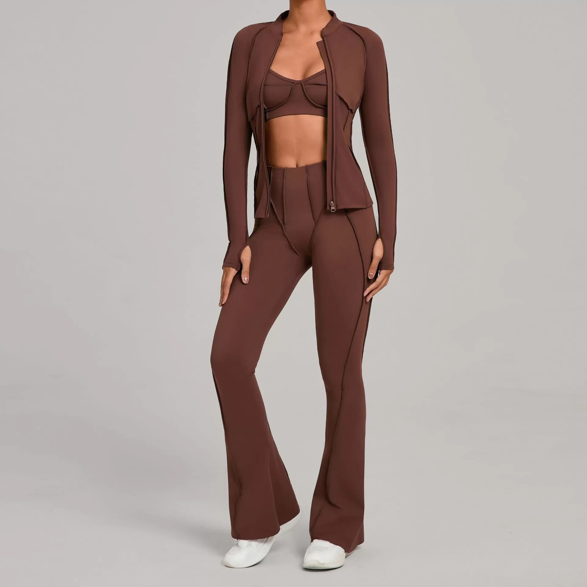 Chaqueta marrón + sujetador + pantalones