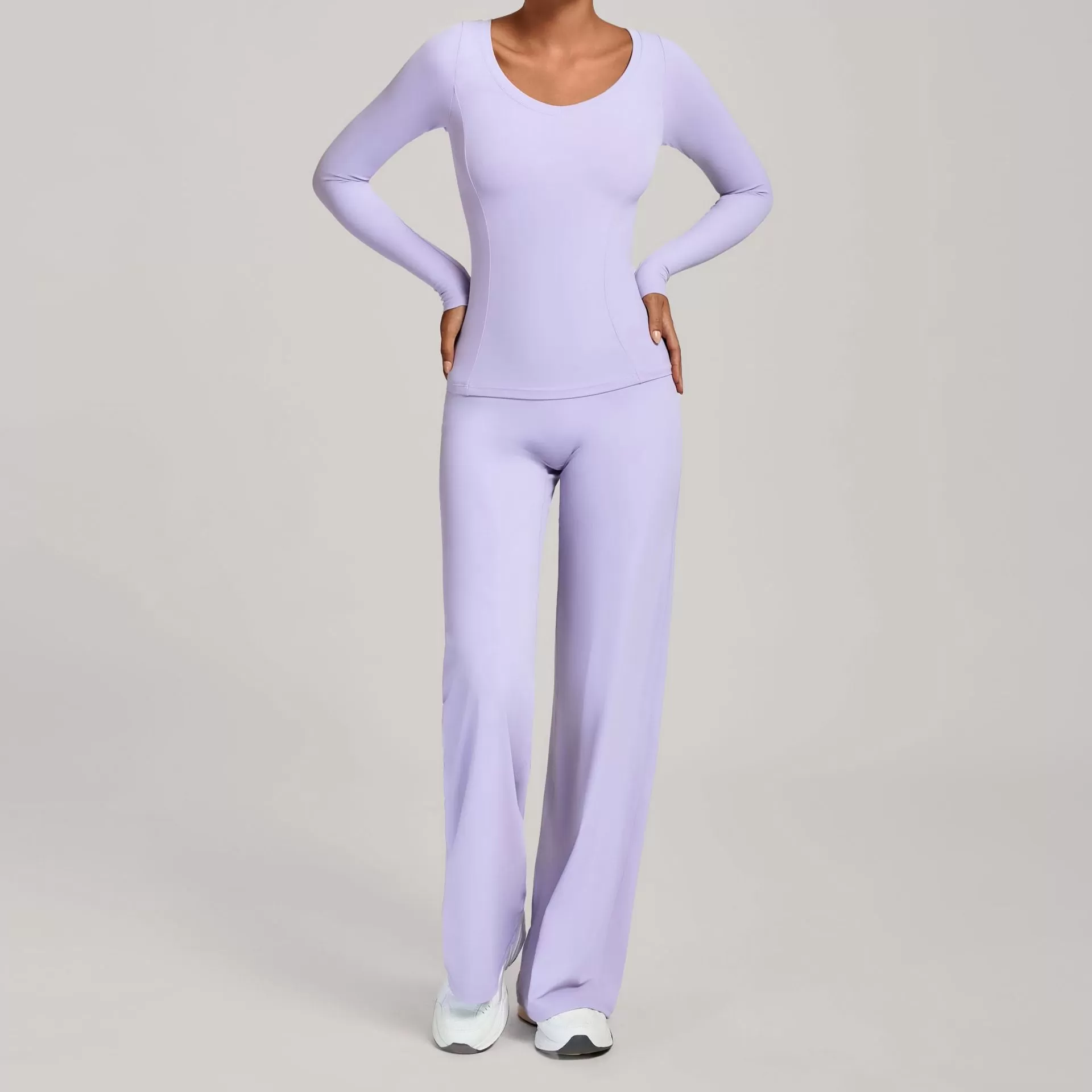 Conjunto de blusa y pantalón violeta