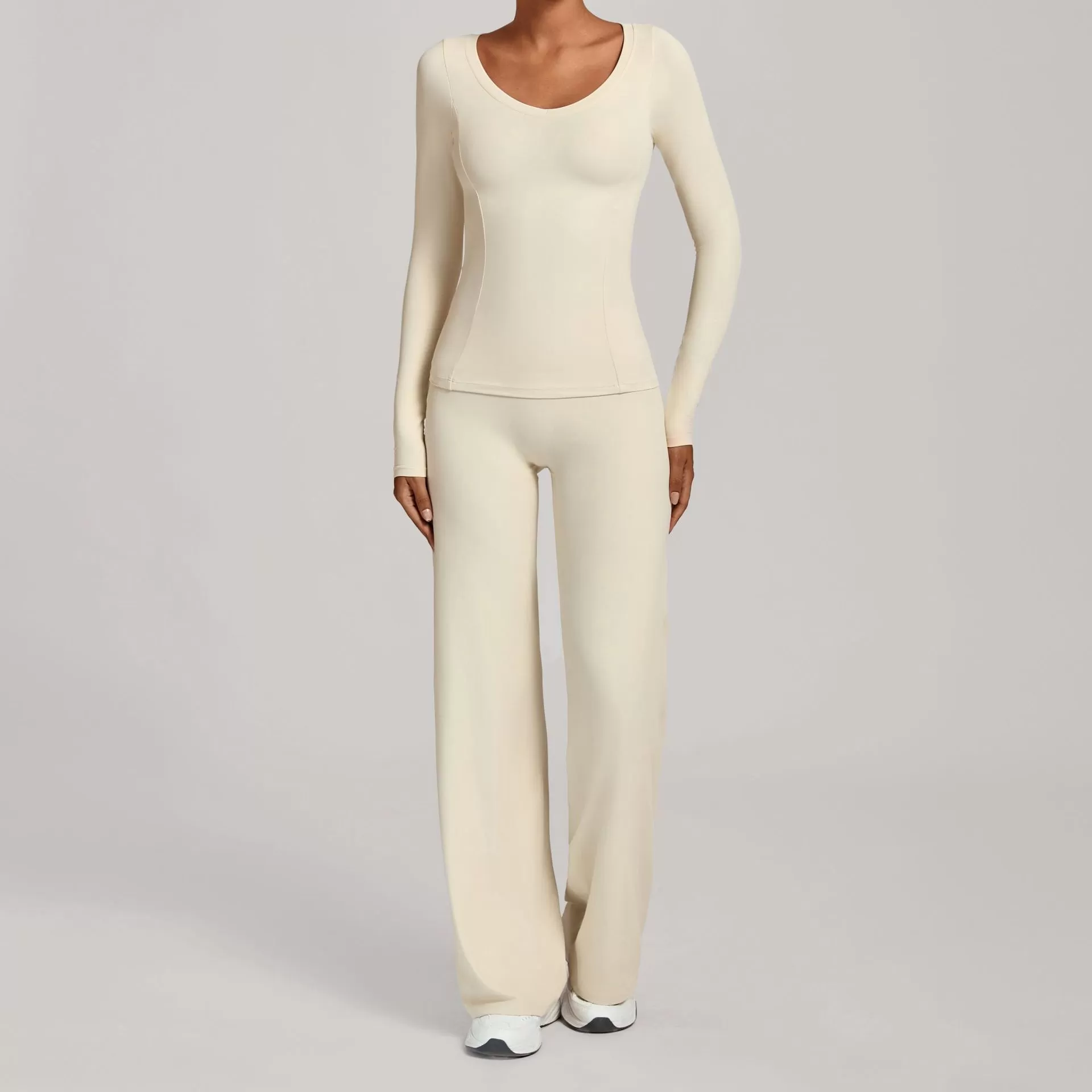 Top y pantalón color cremaTop y pantalón color crudo