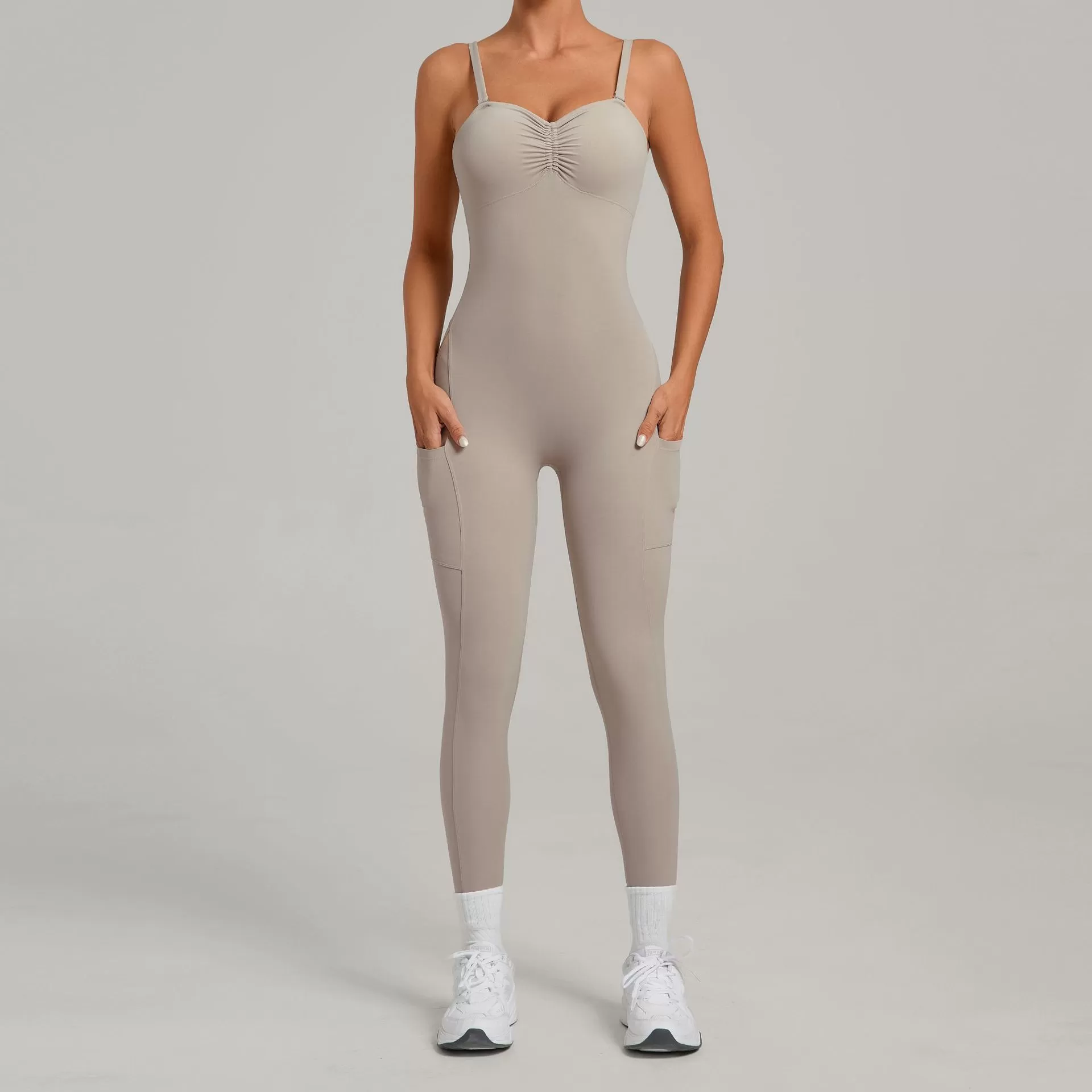Venta al por mayor de mono de mujer con espalda descubierta, faja moldeadora, tirantes ajustables, pantalones cortos, mono con almohadilla para el pecho, pilates, yoga, FGB80663