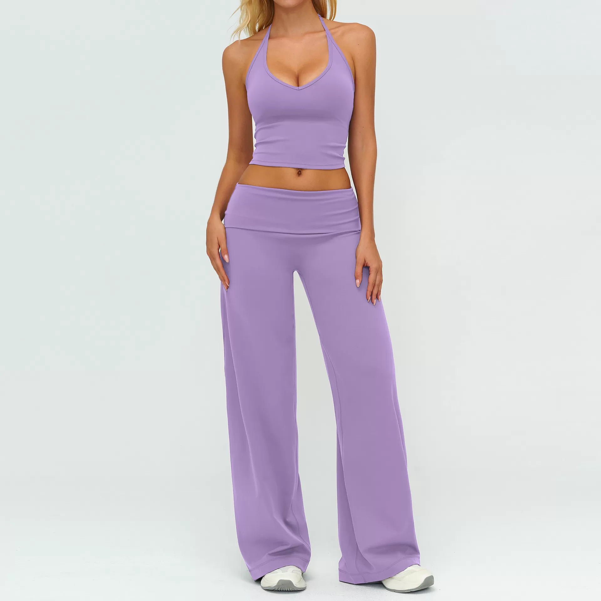 Conjunto de camiseta y pantalón morado claro