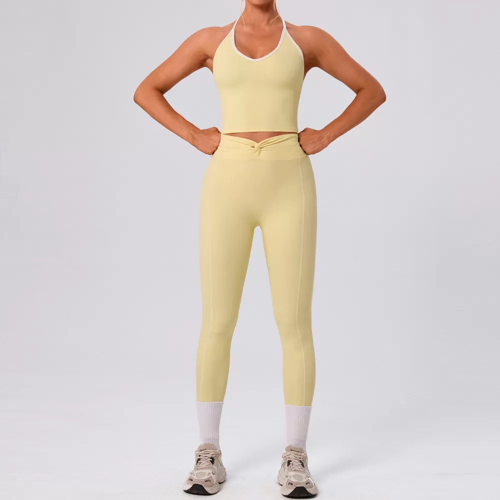 Conjunto de camiseta y leggings amarillos