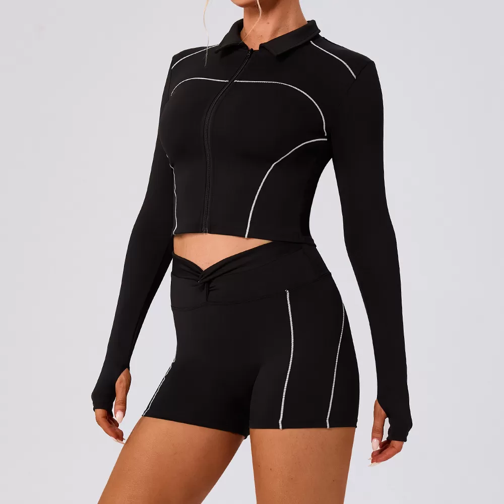 Chaqueta negra + pantalones cortos