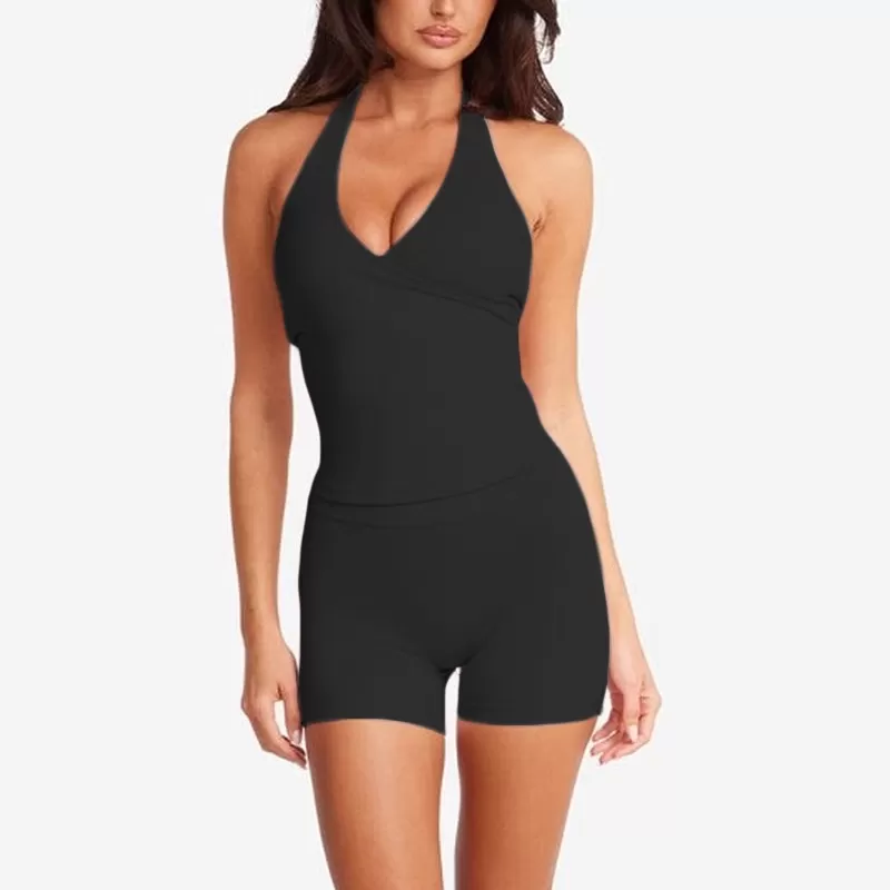 Camisetas y pantalones cortos negros