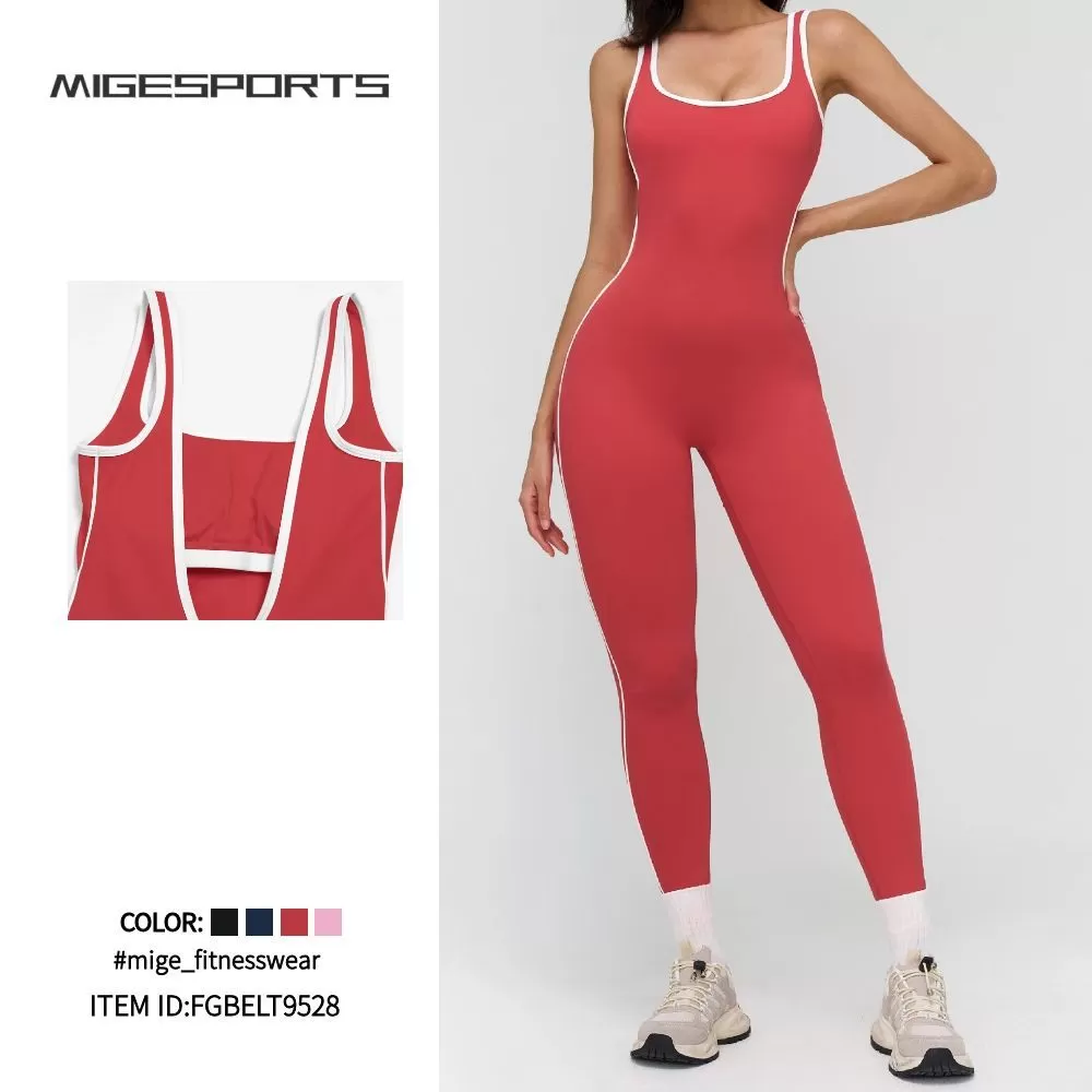 Mono corto sin mangas con espalda descubierta, ideal para hacer ejercicio, ir al gimnasio, practicar yoga o cualquier actividad deportiva. Mono deportivo acampanado para mujer. FGBELT9528