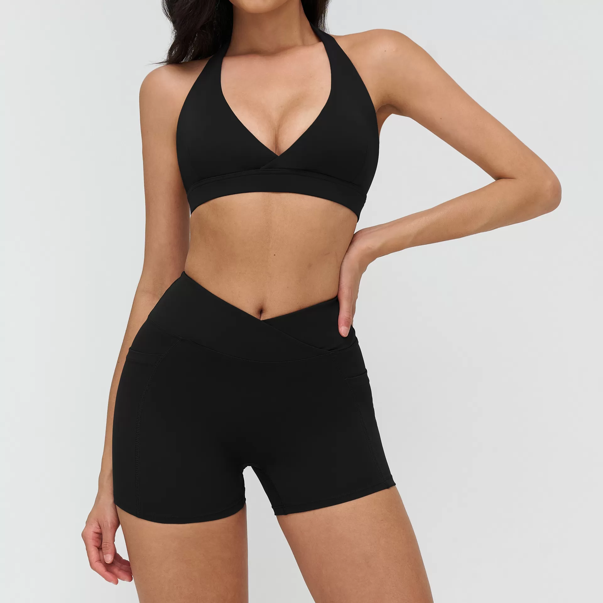 Sujetador negro + pantalones cortos