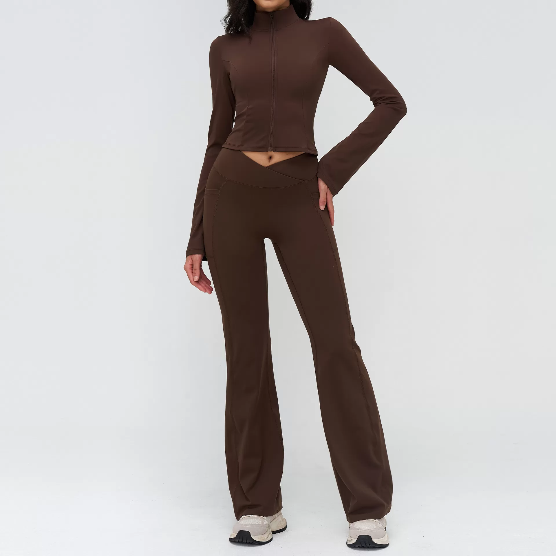 Chaquetas y pantalones de café