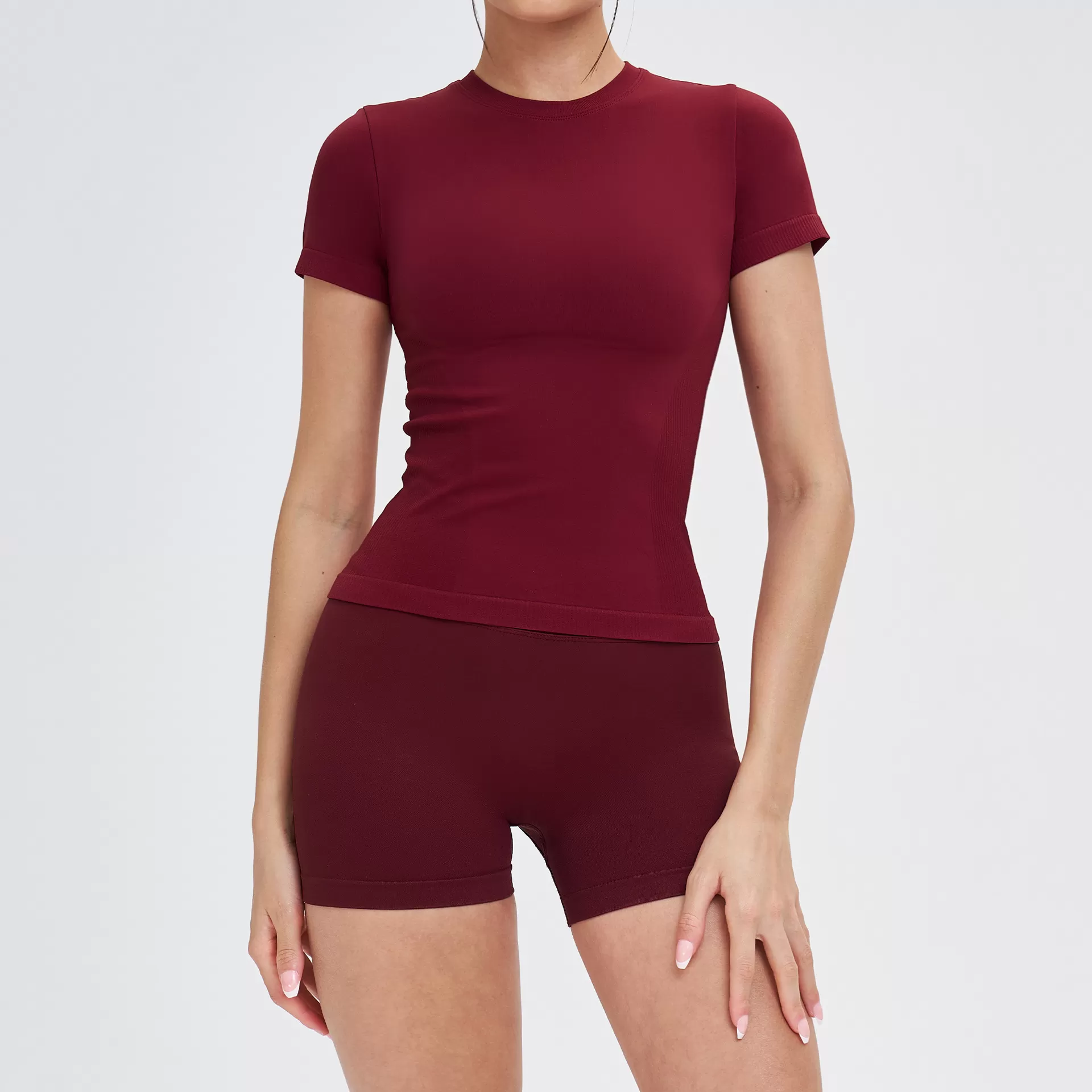 Camisetas y pantalones cortos rojos de manga corta