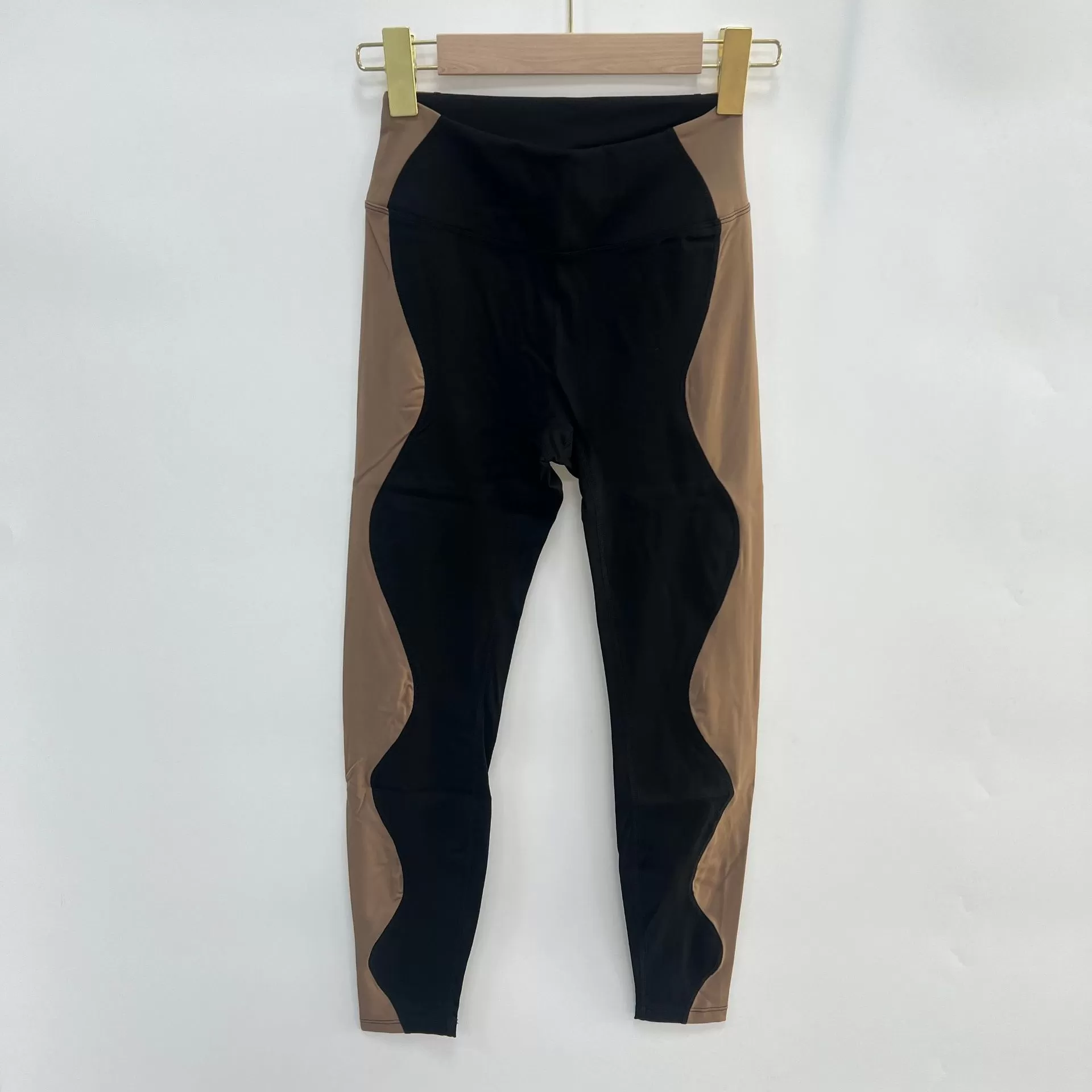 Leggings negros y marrones