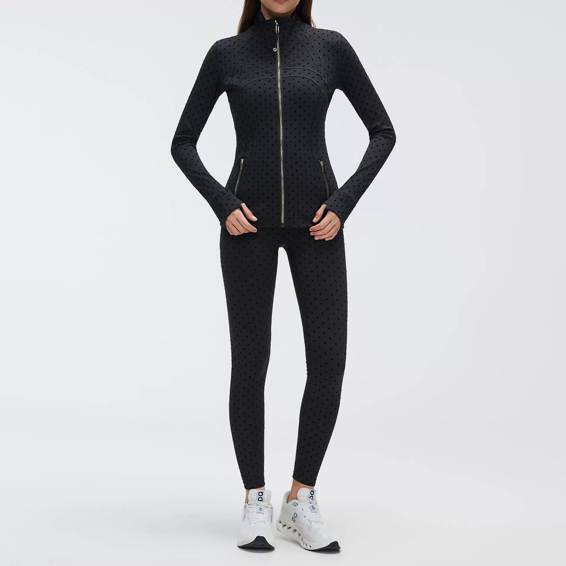 Chaquetas y leggings con cremallera en negro y dorado