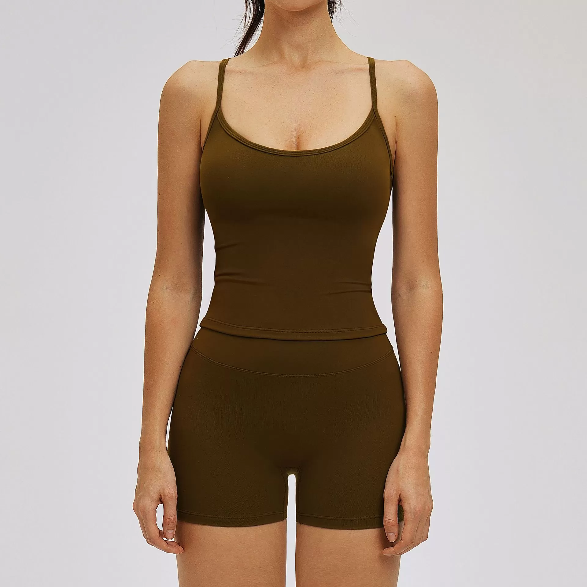 Conjunto de camiseta y pantalón corto marrón oscuro (2 piezas)