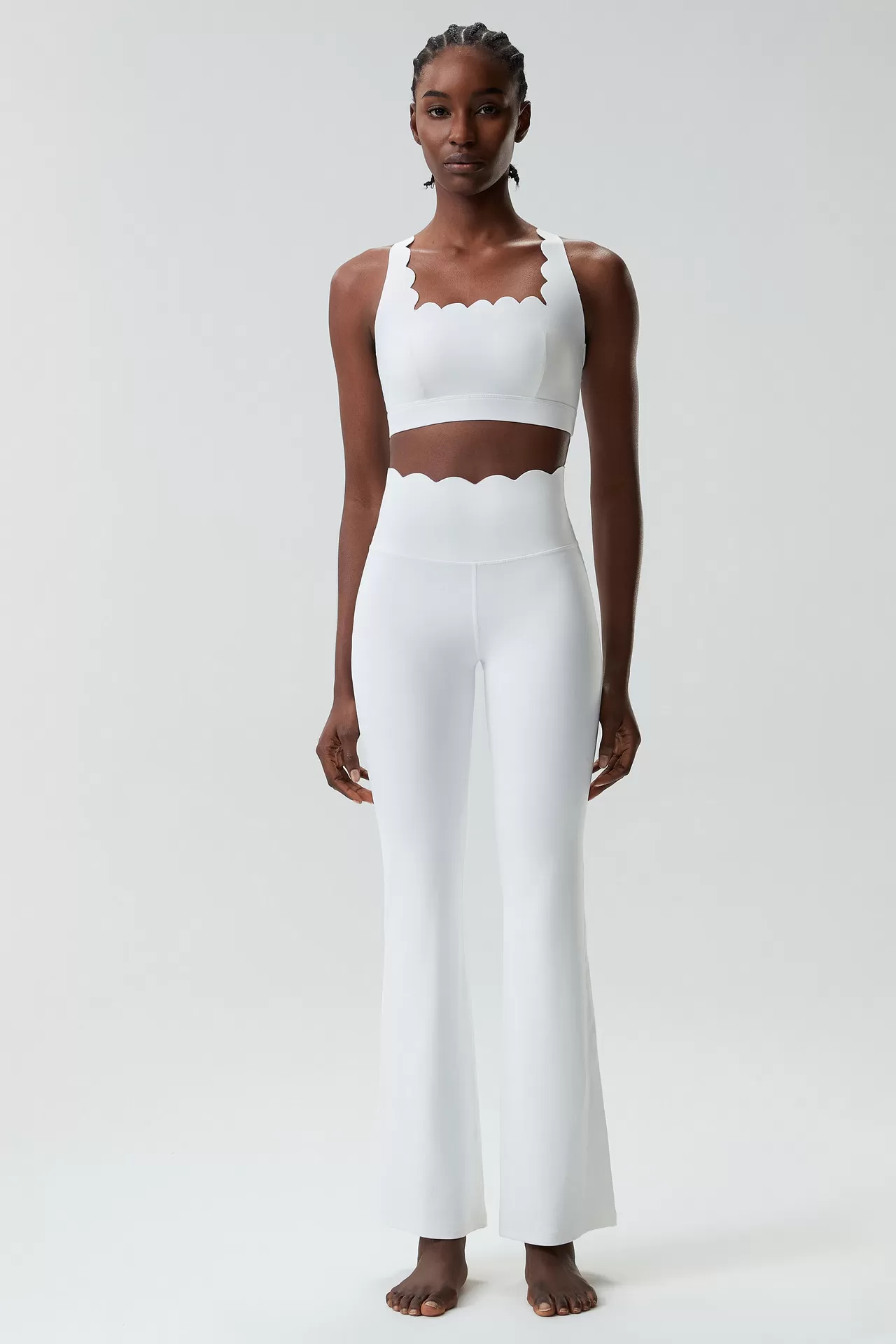 Sujetador y pantalón blanco roto