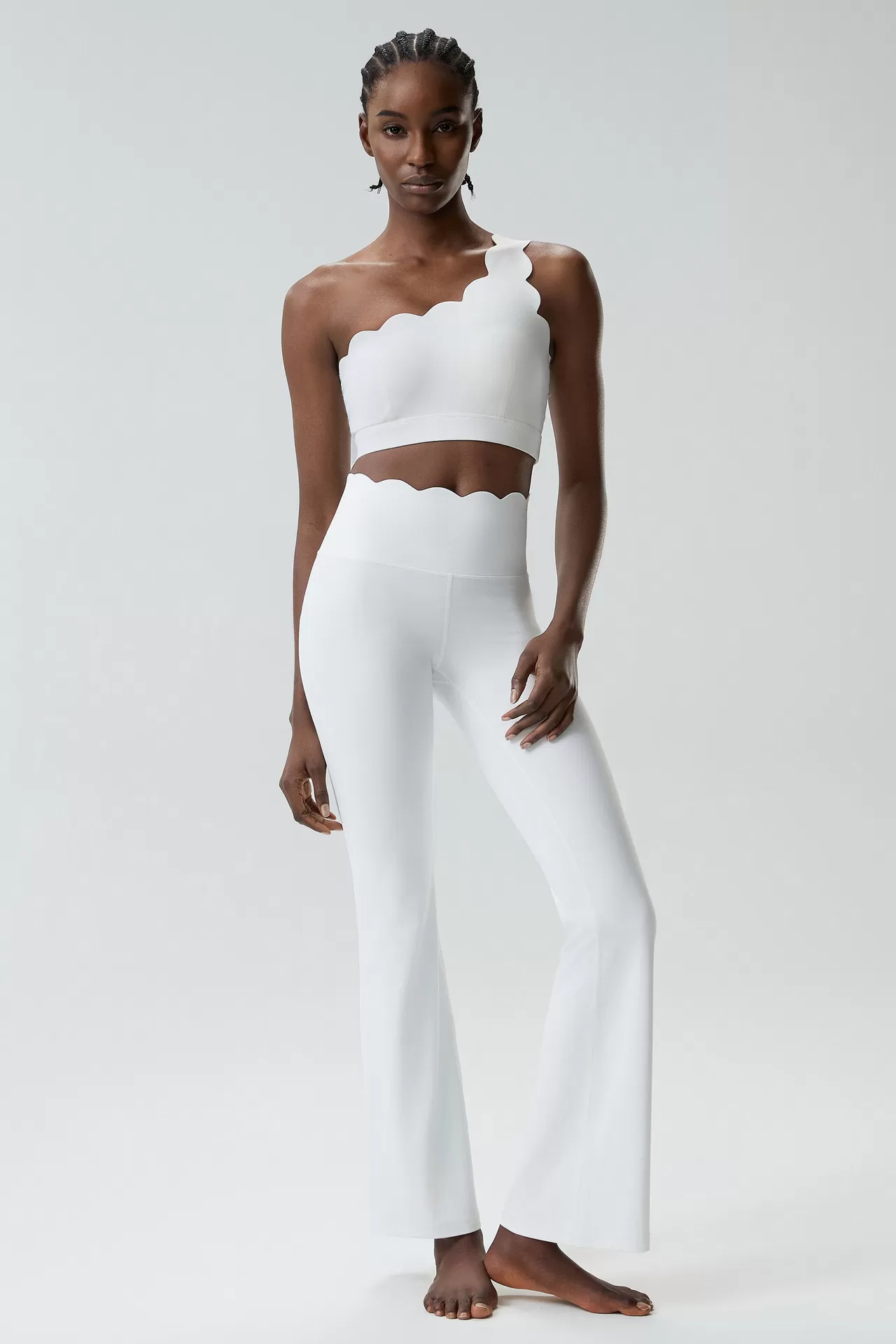 Sujetador y pantalón blanco roto