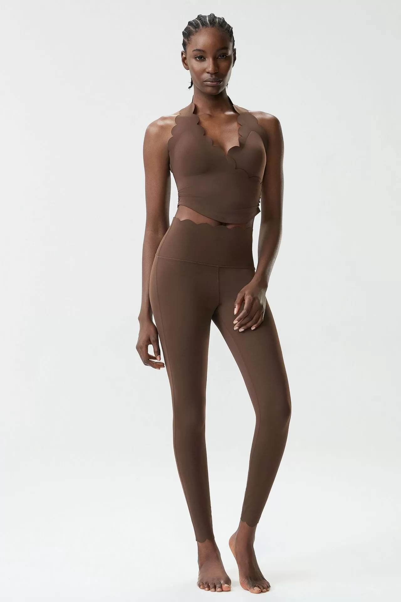 Sujetador y leggings color café