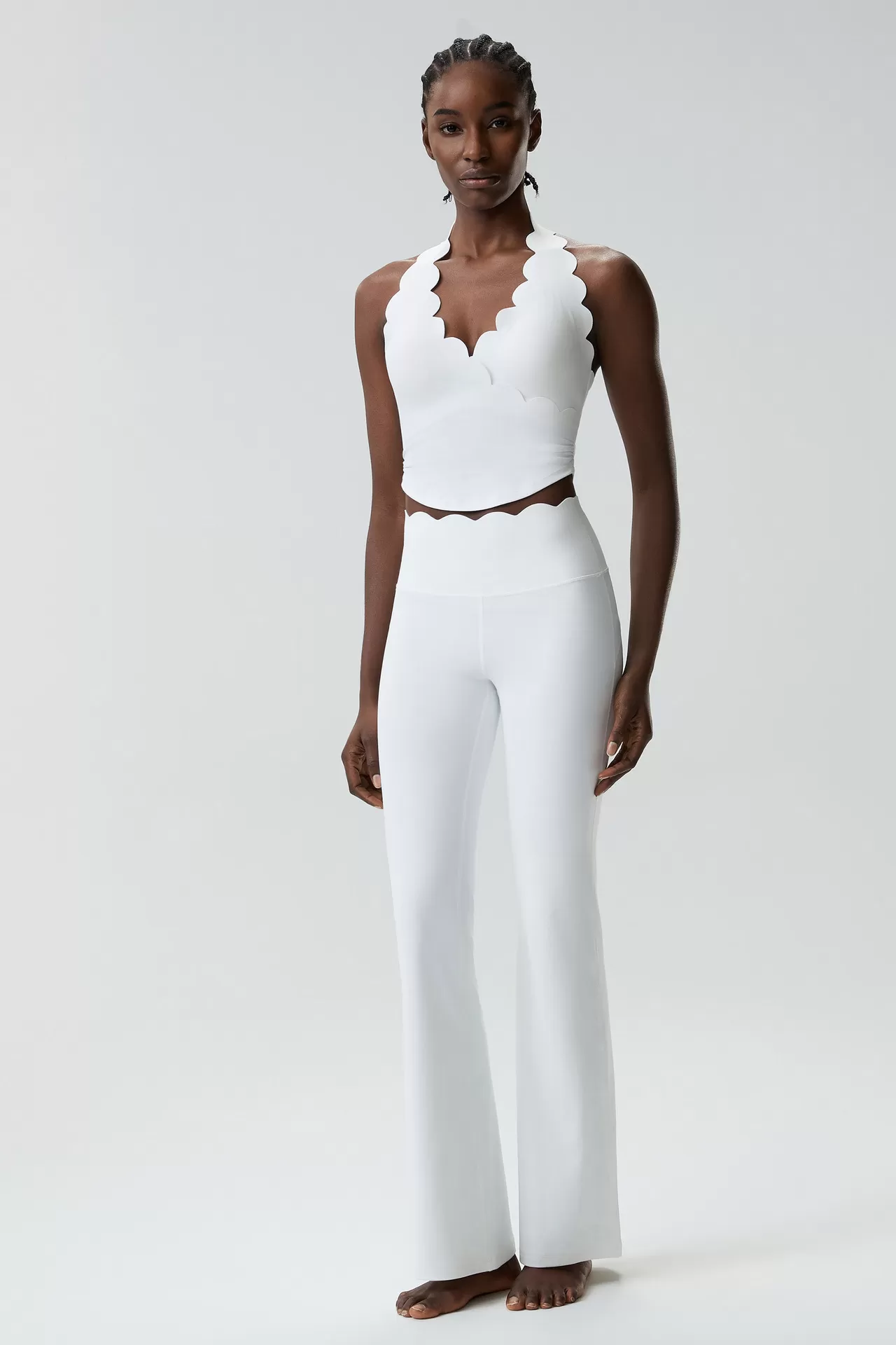 Sujetador y pantalón blanco roto