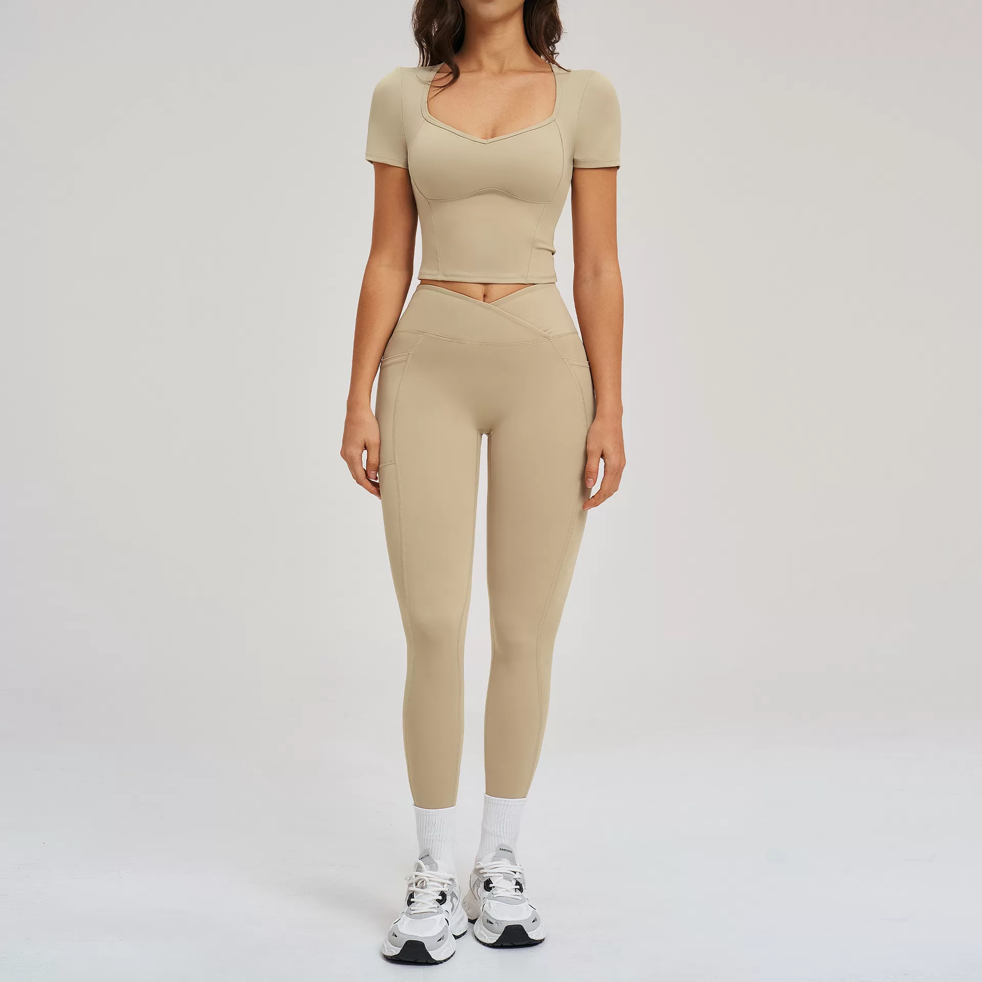 Mangas cortas + leggings color camello claro