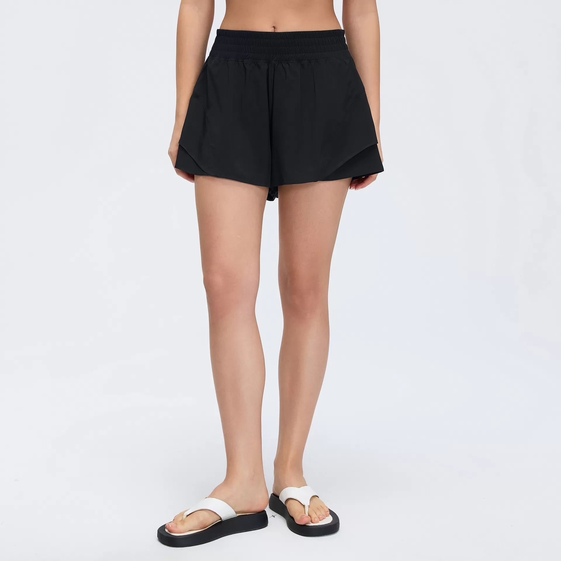 pantalones cortos negros