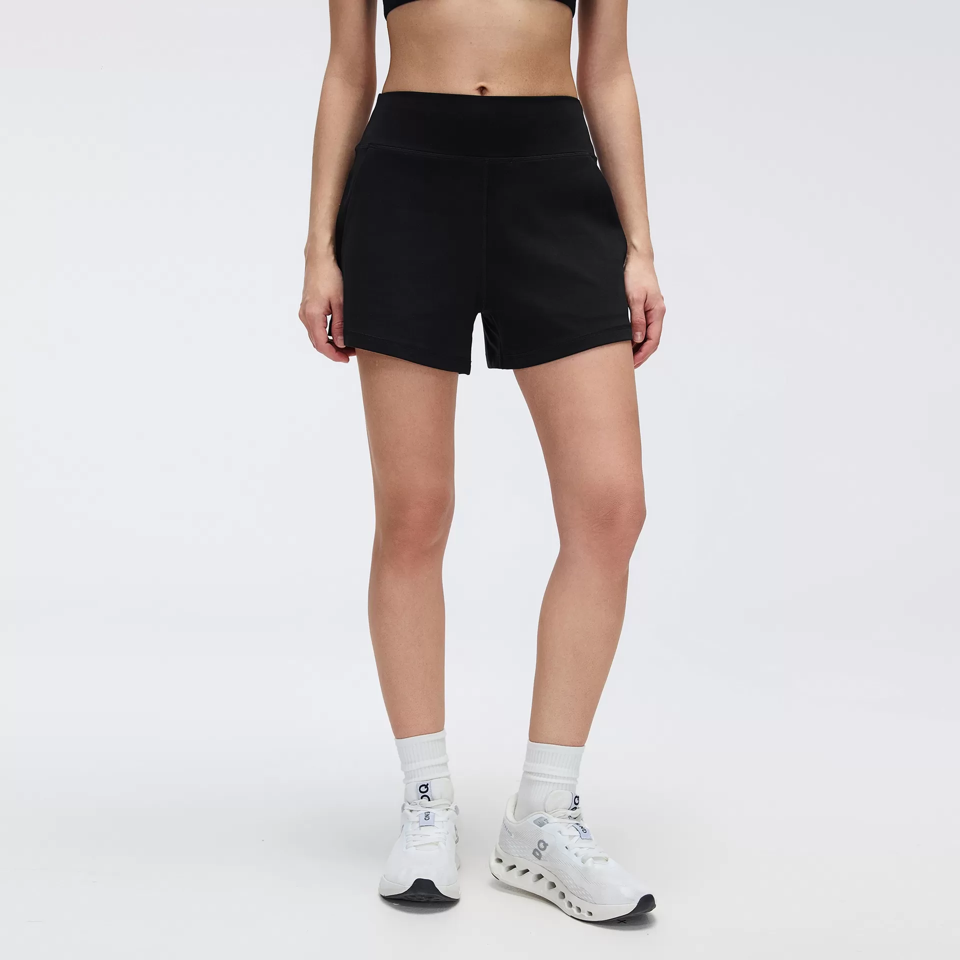 pantalones cortos negros