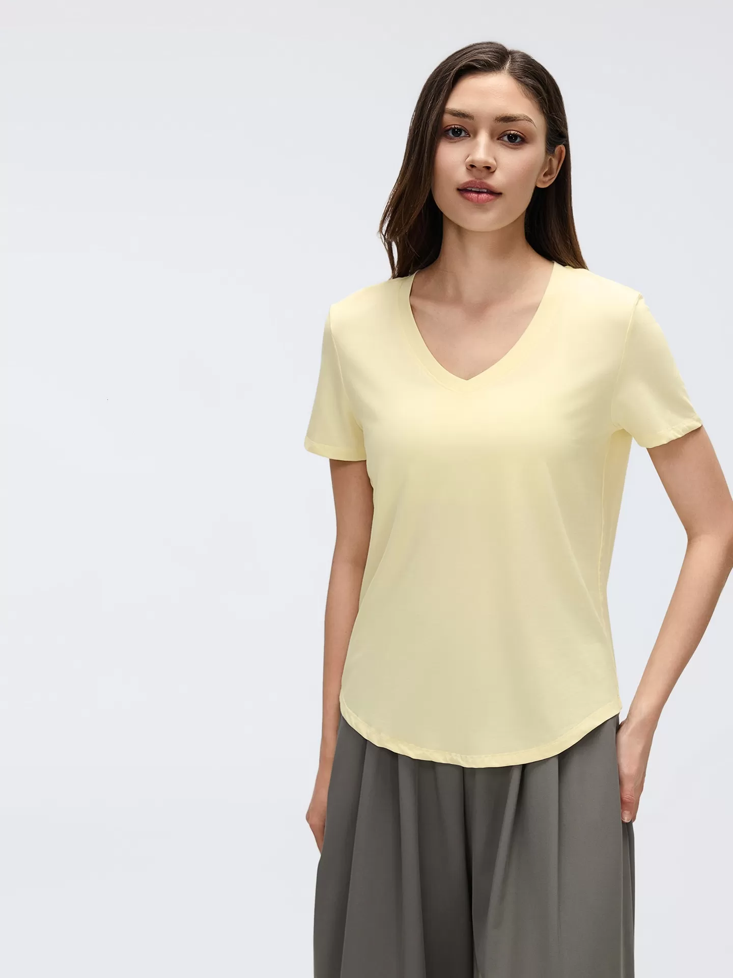 Camiseta deportiva holgada, transpirable, de secado rápido, versátil, ajustada, de color liso, para mujer, de manga corta, FGBD26087