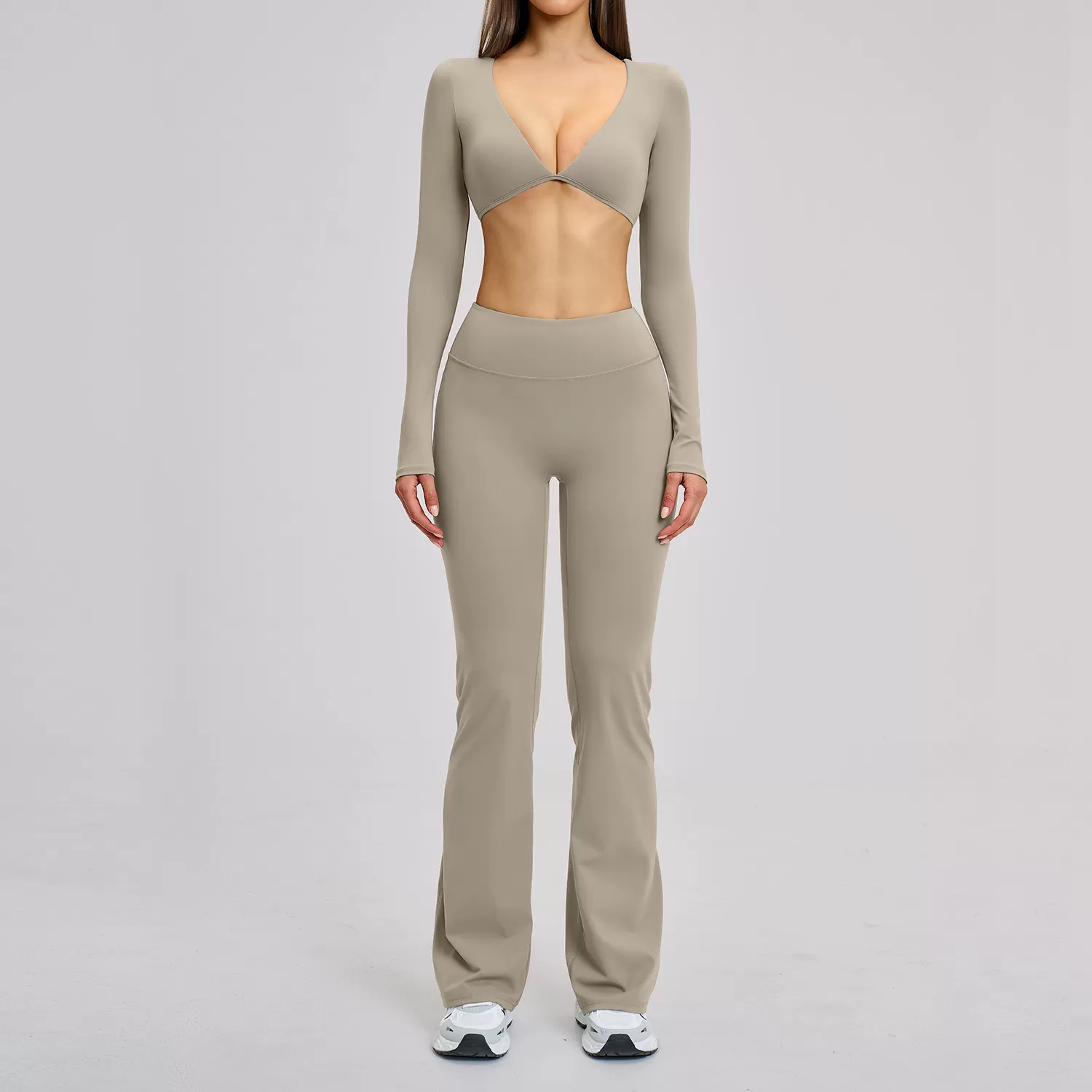 Conjunto de camiseta y pantalón de manga larga en color gris claro