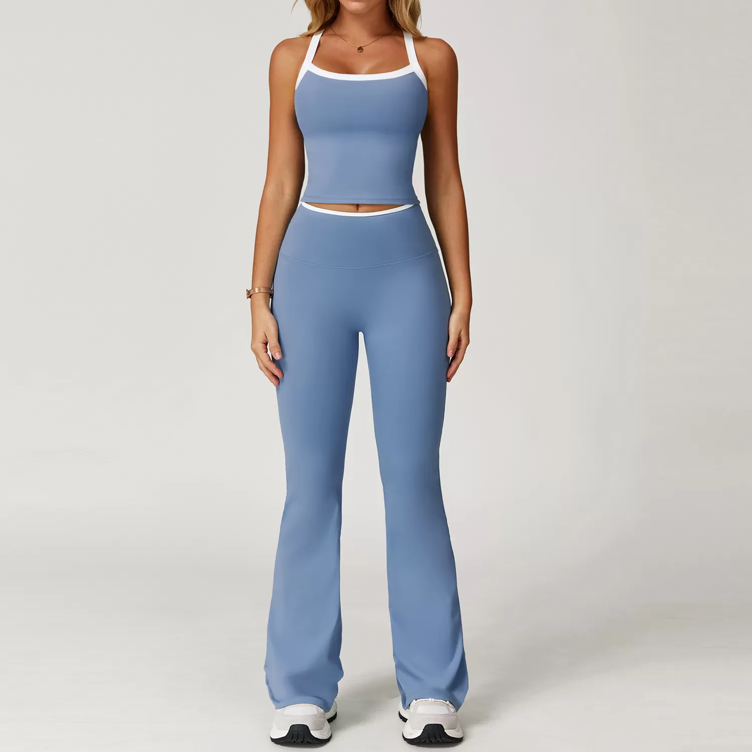 Camisetas y pantalones azules