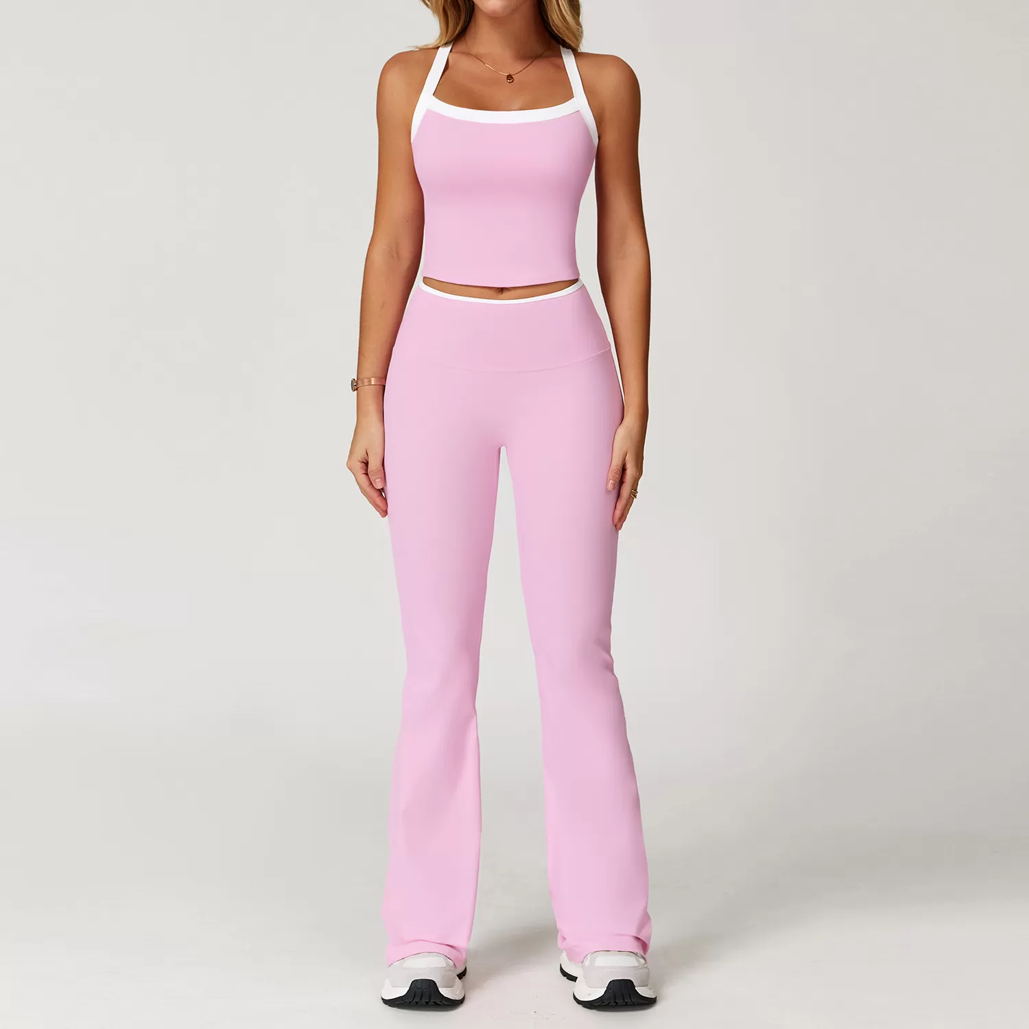 Conjunto de camiseta y pantalón rosa bebé