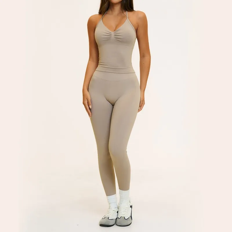 Conjunto de 7 piezas para mujer: pantalones cortos de yoga de secado rápido, camiseta tipo halter, sujetador de tirantes cruzados en la espalda y leggings sin costuras (FGBTZ4535)