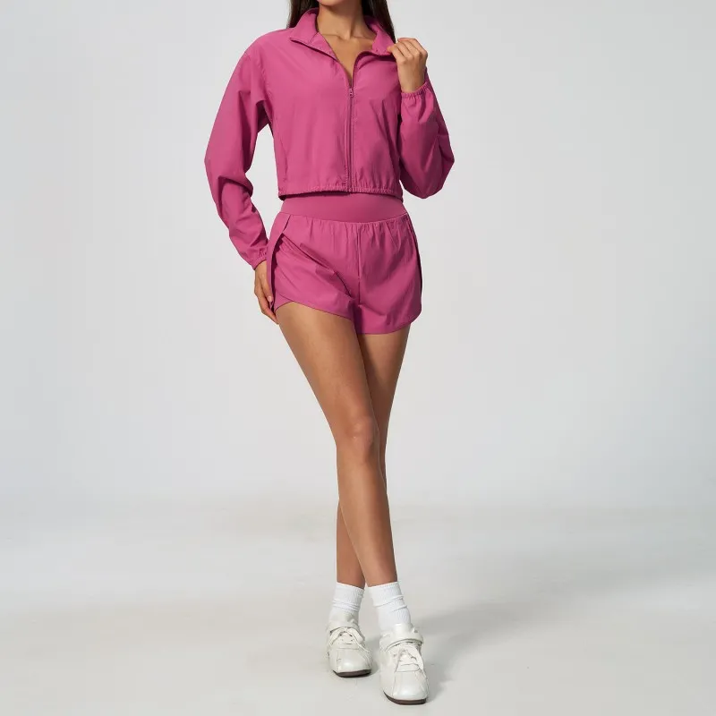 Chaqueta y pantalón corto color rosa fresa