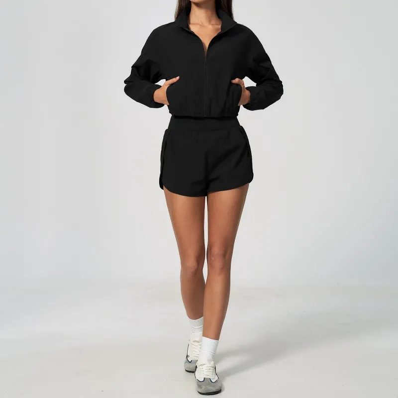 Chaquetas y pantalones cortos negros