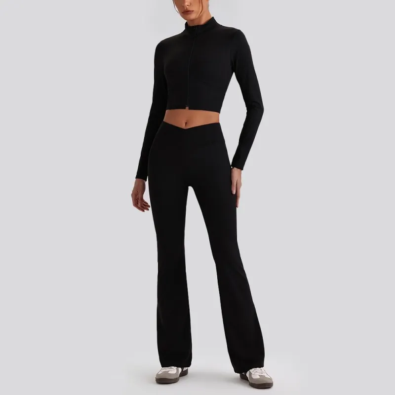 Chaquetas negras + pantalones acampanados