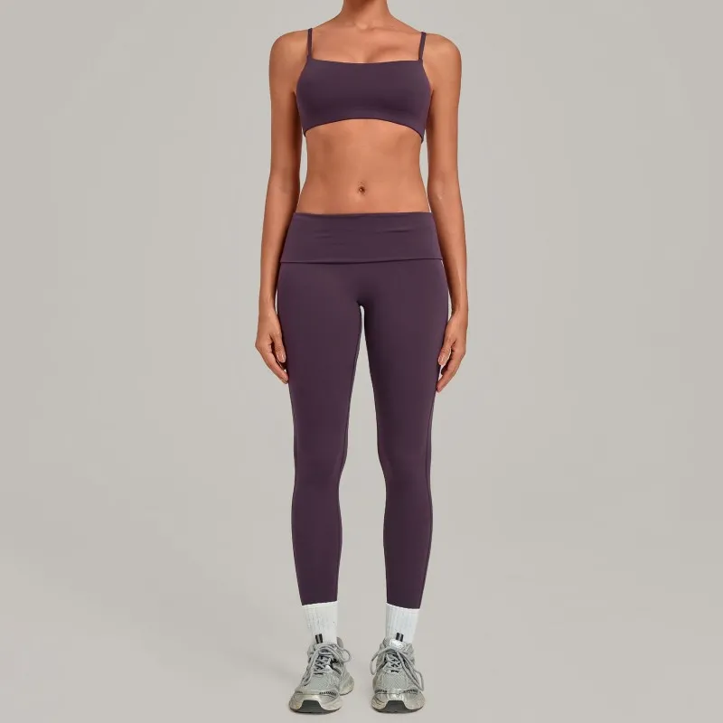 Sujetador y leggings color uva