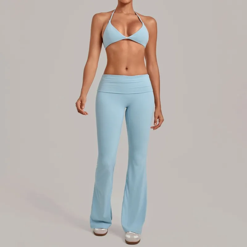 Sujetador azul claro + pantalones acampanados