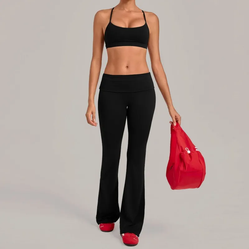 Sujetador negro + pantalones acampanados