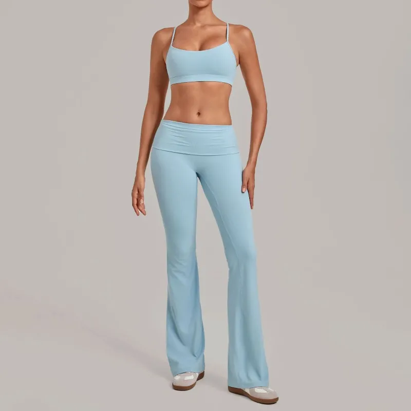 Sujetador azul claro + pantalones acampanados
