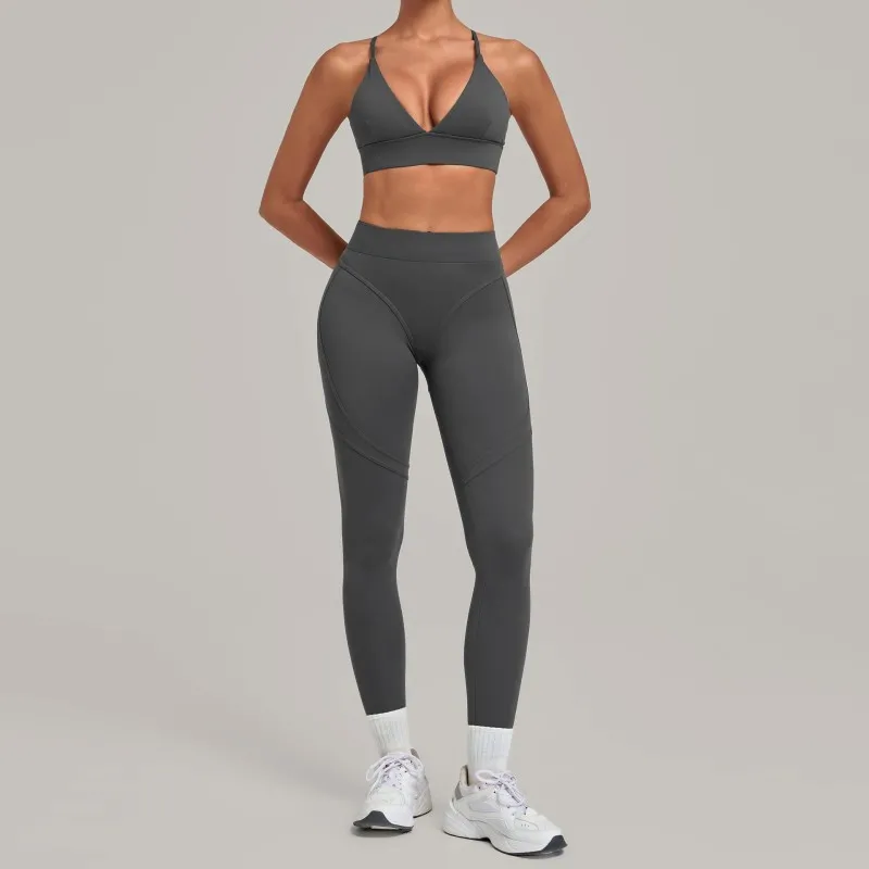 Sujetador y leggings grises
