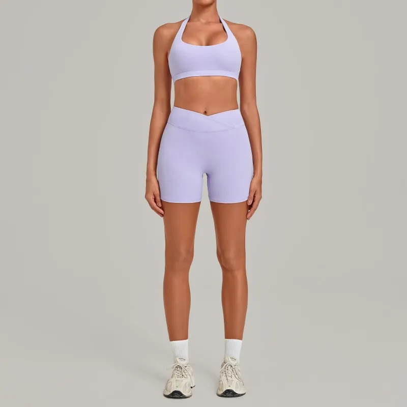 Sujetador y shorts violetas