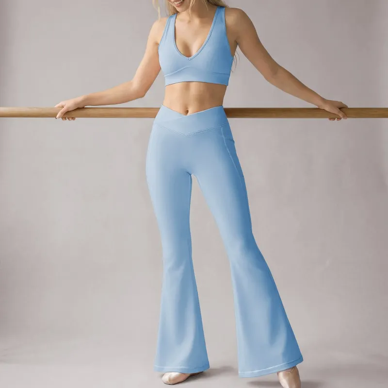 Sujetador azul + pantalones acampanados