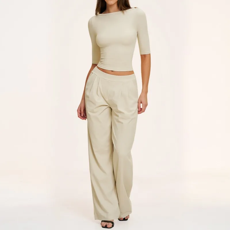 Top y pantalón color avena de manga tres cuartos