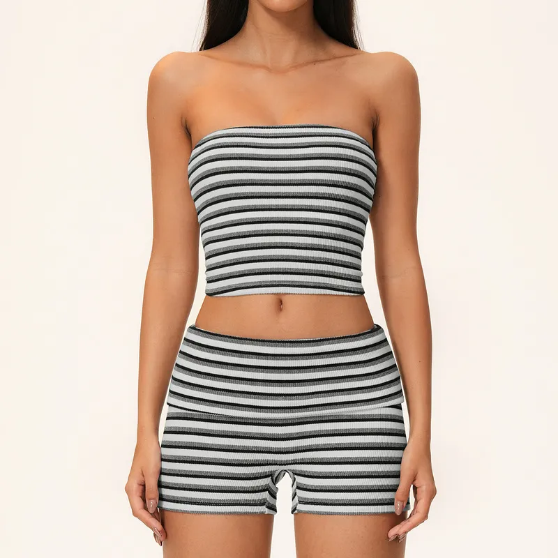Conjunto de camiseta de tirantes y pantalones cortos en blanco y negro
