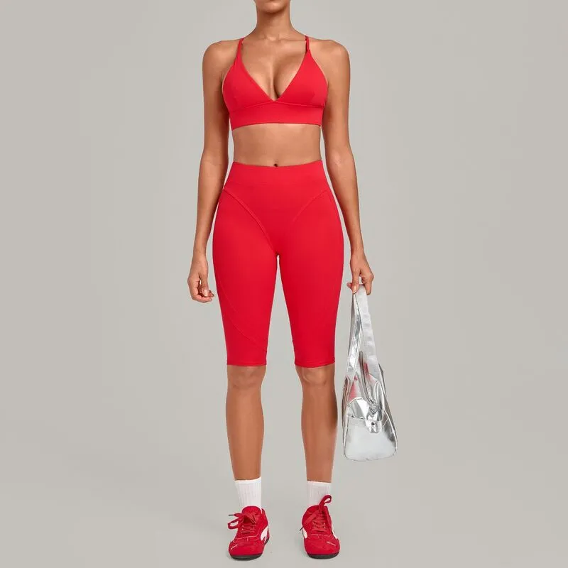 Sujetador rojo + leggings hasta la rodilla