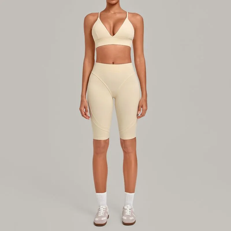 Sujetador beige + leggings hasta la rodilla