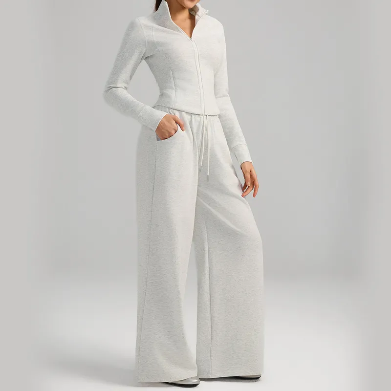 Chaquetas y pantalones grises