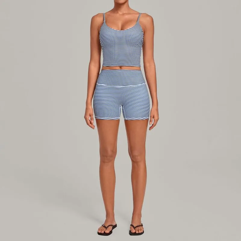 Conjunto de camiseta sin mangas y pantalones cortos (azul marino y rayas)