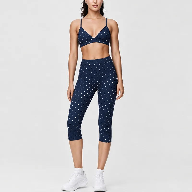 Sujetador deportivo azul marino + leggings hasta la rodilla