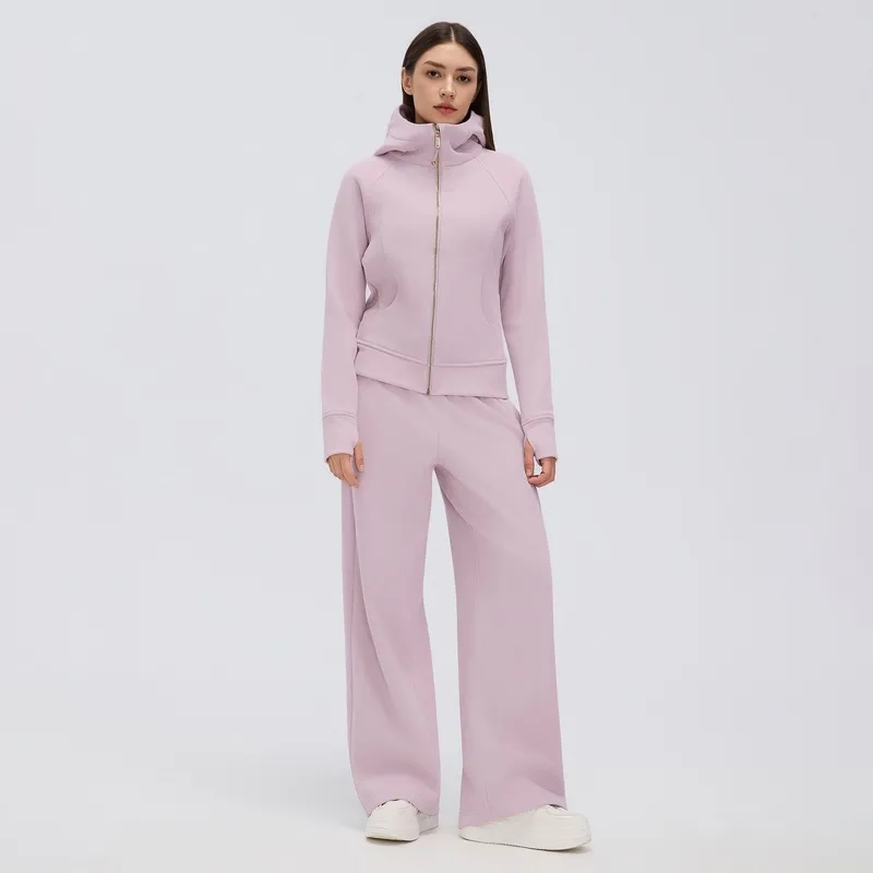 Chaquetas y pantalones de color rosa