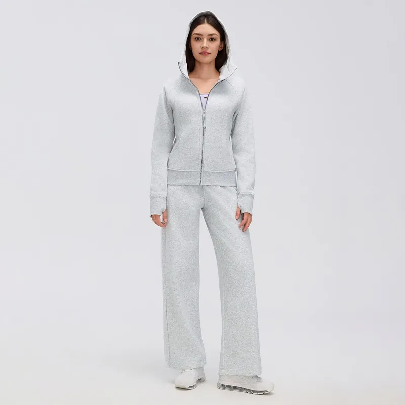 Chaquetas y pantalones grises