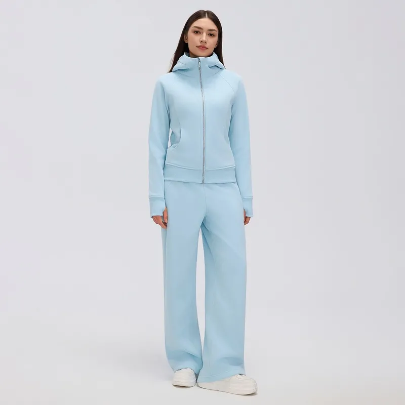 Chaqueta y pantalón azul bebé