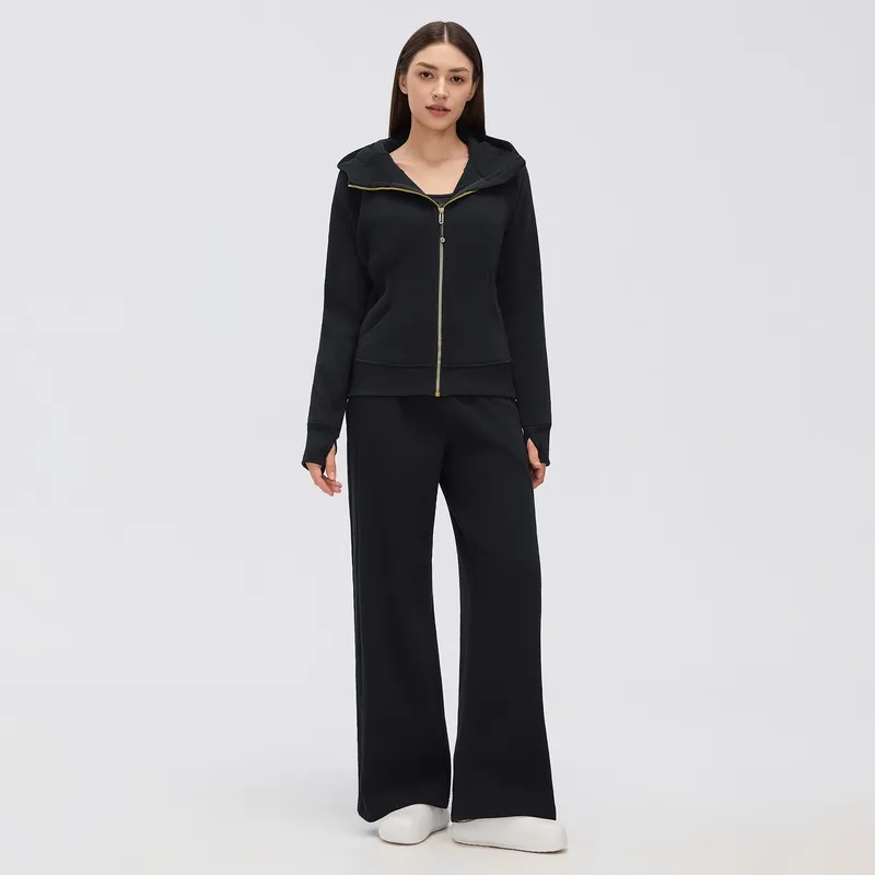 Chaquetas y pantalones negros
