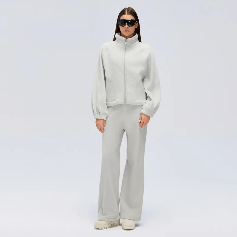 Chaquetas y pantalones de color gris claro