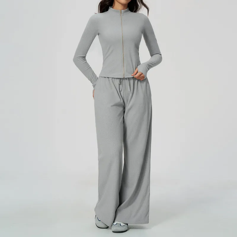 Chaquetas y pantalones grises
